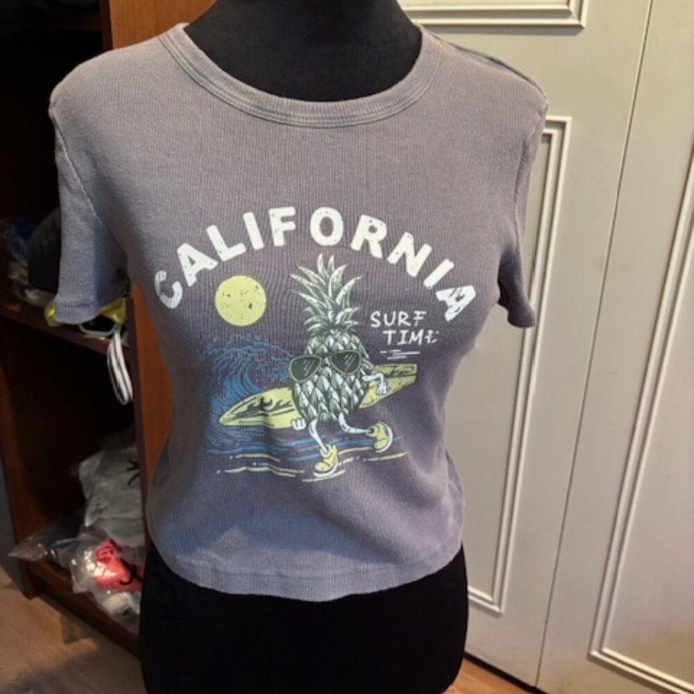 Social Culture New California Surf Time Short Sleeve Ribbed Cropped Tee Med NWOT